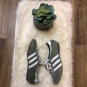 Women’s adidas shoes size 7.5